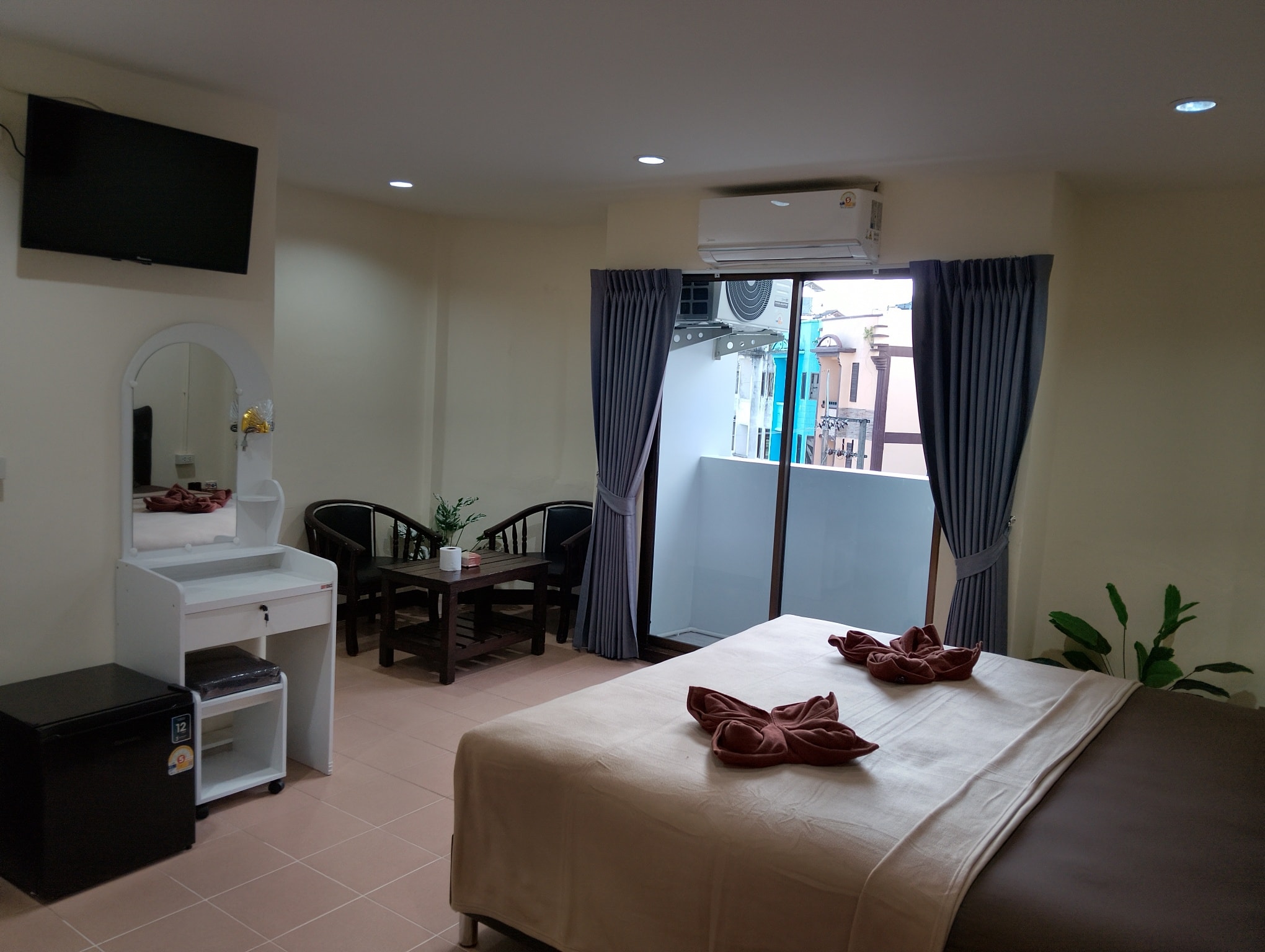 ที่พักภูเก็ตราคาหลักร้อย สะอาด สบาย ที่อลินดา เรสซิเด้นซ์