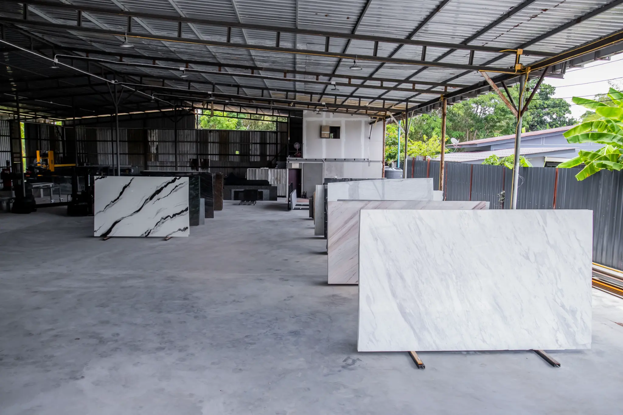 โชว์รูมสินค้าหินธรรมชาติ - Crown Stone and Design ถลาง ภูเก็ต